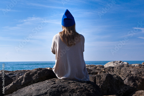 Foto Donna Di Spalle Al Mare