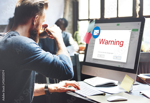 Fotografía E-mail Popup Warning Window Concept