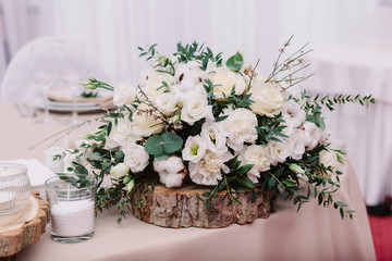 Poster - Wedding table decorated with bouquet and candles