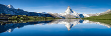 Stellisee Und Matterhorn Panorama In Der Schweiz 