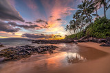 Fototapeta Zachód słońca - colourful sunset from secret cove, Maui, Hawaii