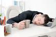 © Africa Studio - Young business man sleeping on table at workplace