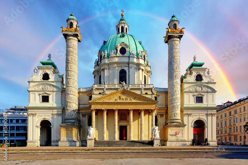 Zdjęcie XXL Kościół św. Karola, Karlskirche w Wiedniu, Austria o wschodzie słońca