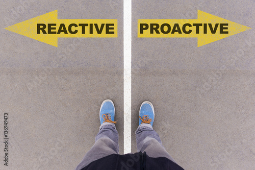 Fotomural Reactive vs proactive text arrows on asphalt ground, feet and sh
