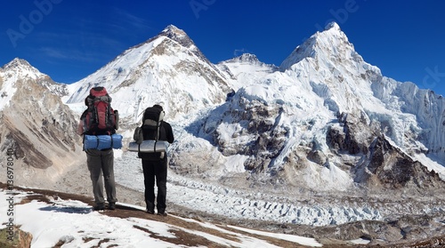 Plakaty Mount Everest  mount-everest-lhotse-i-nuptse-z-dwoma-turystami
