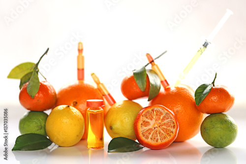 Fotografia ampoules and Serum with Vitamin C
