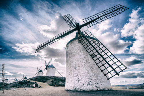 Fotografia The windmill against the cloudy sky