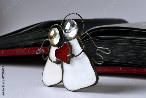 Download Two Angels In Love In White Robes With Red Heart And Memories In For iPhone Get Wallpaper Two Angels In Love In White Robes With Red Heart And Memories In Free HD