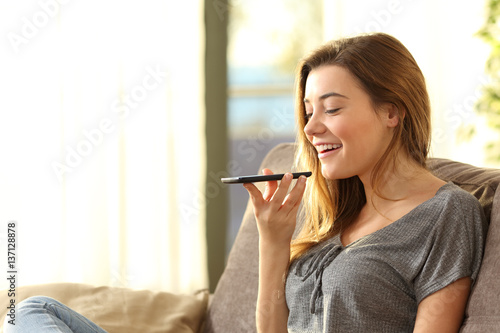 Fotografía Girl using a smart phone voice recognition