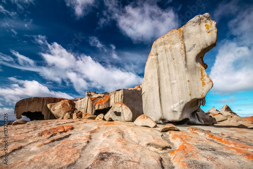 Photographie Remarkable rocks with blue and white sky, impressive landmark on Kangaroo Island