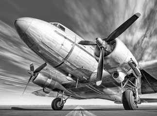  historyczny samolot na pasie startowym