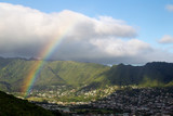 Fototapeta Tęcza - Regenbogen über einem Tal nahe Honolulu auf Oahu, Hawaii, USA.