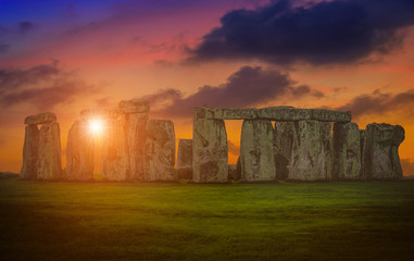 Fototapete - Landscapes image of sunset over Stonehenge an ancient prehistoric stone monument, Wiltshire, UK.
