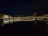 Fototapeta Most - Lyon la nuit - vue panoramique de la passerelle du palais de justice et des quais de Saône