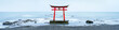 Japanisches Torii im Meer
