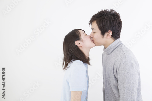 カップル キス 口づけ 告白 男女 室内 白バック 横顔 笑顔 Buy This Stock Photo And Explore Similar Images At Adobe Stock Adobe Stock