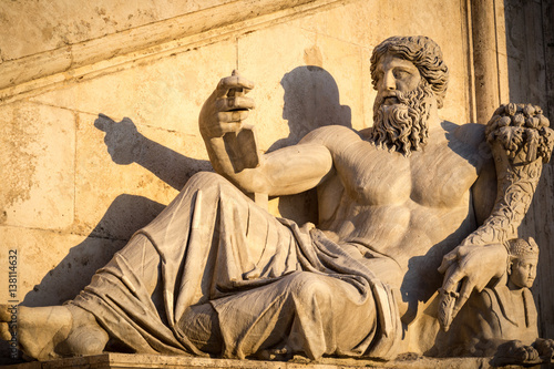 Fotografie, Obraz Male Sculpture at the Fontana della Dea Roma