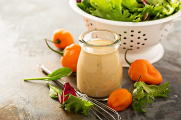 Sriracha ranch salad dressing