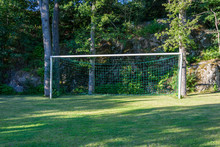 Ett Enkelt Fotbollsmål I En Liten Glänta I Ett Villaområde På Värmdö