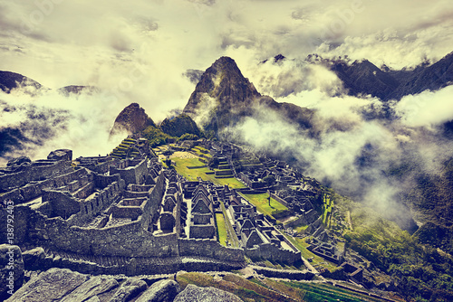 mach-picchu-peru-maj-31-2015-widok-antyczny-inka-miasto-mach-picchu-xvi-wieczna-siedziba-inkow-quot-najwieksze-miasto-i