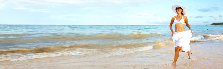 Wall Mural - Woman running on the beach