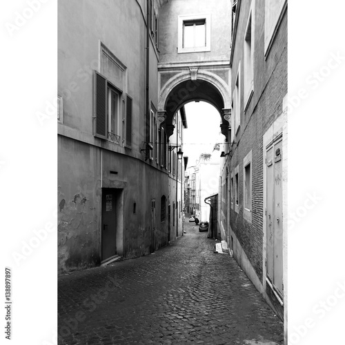 ヨーロッパの路地裏 Adobe Stock でこのストック画像を購入して 類似の画像をさらに検索 Adobe Stock