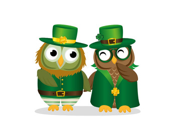 Wall Mural - Two happy owls in national costume at Patrick's Day holding hands. Greeting card 