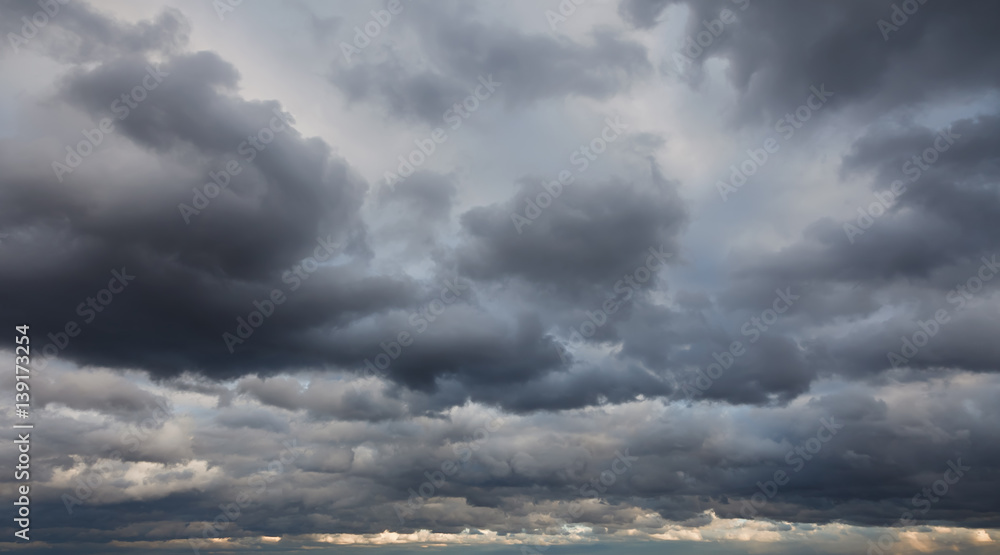 Natural backgrounds: stormy sky - obrazy, fototapety, plakaty 