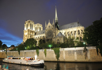 Canvas Print - Paris, Notre Dame with boat on Seine at night