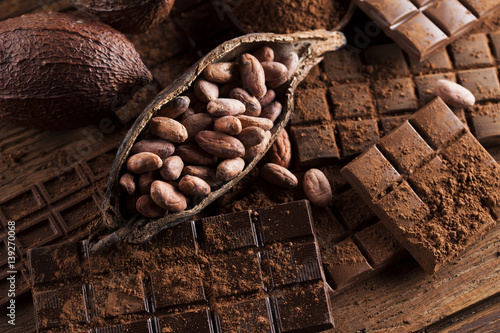 Cuadros en Lienzo Chocolate bar, candy sweet, dessert food on wooden background