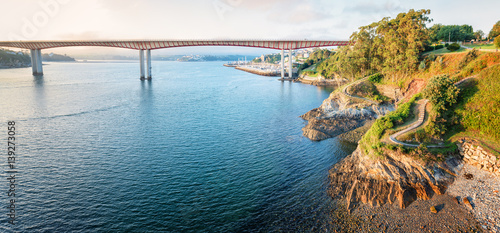 Foto  Panorama view of the Highway Bridge in Ribadeo, Spain - which connects Galicia a