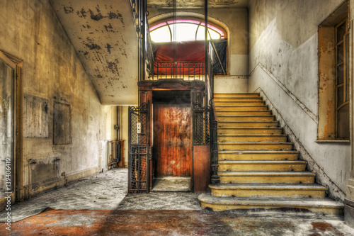 Fotografie, Obraz Old vintage lift at abandoned hotel lobby