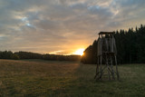 Fototapeta Krajobraz - Hunting lodge at sunrise