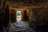 Fototapeta Mapy - antike Grabkammer in Syrakus, Sizilien