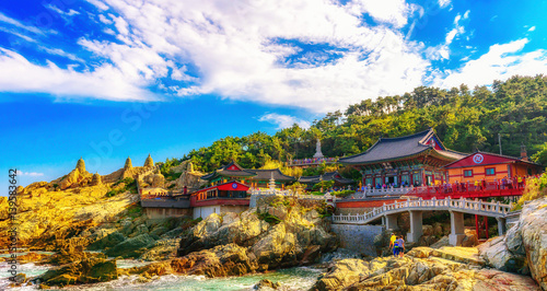 Fotografía Haedong Yonggungsa Temple and Haeundae Sea in Busan, South Korea