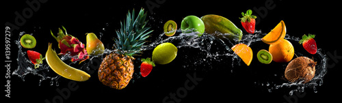 Naklejka nad blat kuchenny Fruits with water splash