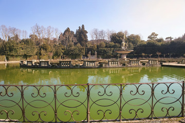 Wall Mural - fountain Ocean by Giambologna in Boboli Gardens, Florence