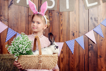 Wall Mural - bunny in a basket