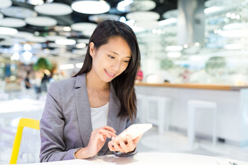 Canvas Print - Businesswoman use of cellphone in co working space