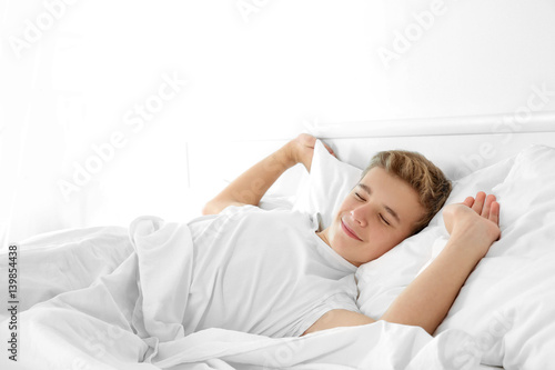 Cute Teenager Boy Waking Up In Morning Kaufen Sie Dieses