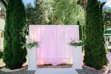 Wall Mural - Wedding altar made of pink cloth in white frame and pillars with flowers before it