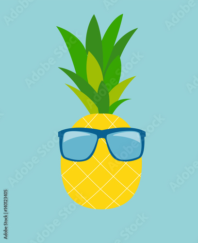 wakacyjny-ananas-w-okularach-przeciwslonecznych
