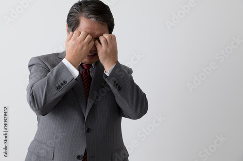 目をかくビジネスマン 痒み 中年男性 Buy This Stock Photo And Explore Similar Images At Adobe Stock Adobe Stock 目をかくビジネスマン 痒み 中年男性 Buy This Stock Photo And Explore Similar Images At Adobe Stock Adobe Stock