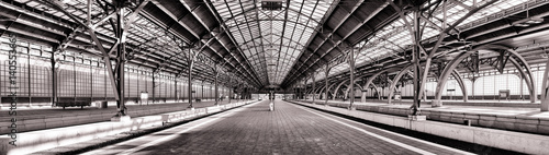 Cuadros en Lienzo Lübeck Hauptbahnhof, menschenleer
