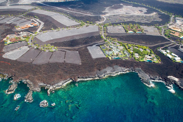 Luftaufnahme eines Neubaugebiets an der Westküste von Big Island, Hawaii, USA.