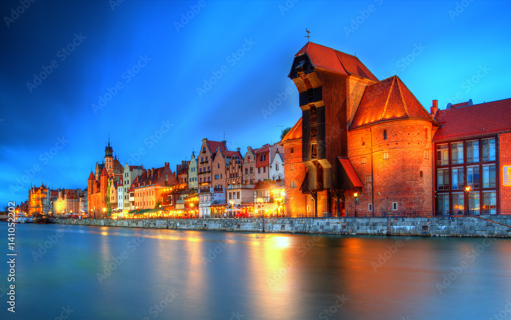 Gdańsk widok miejski o zmierzchu - obrazy, fototapety, plakaty 
