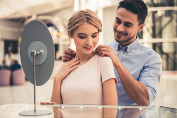 Canvas Print - Couple buying jewelry