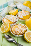 Fototapeta Na sufit - Lemon meringue mini pies