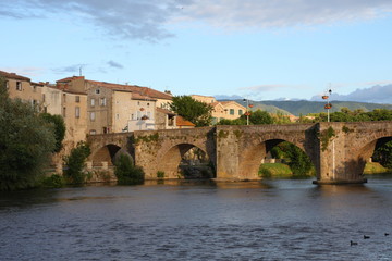 Wall Mural - Pont sur le fleuve Aude, Ville de Limoux dans l' Aude , Occitanie dans le sud de la France
