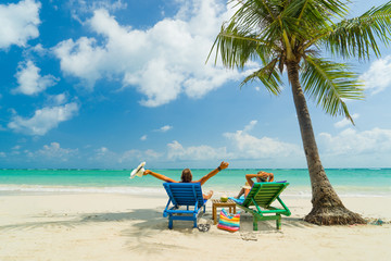 Poster - Couple on the beach at tropical resort Travel